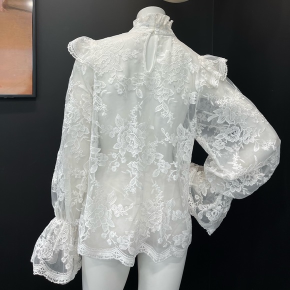 In the Style white lace top. - Picture 3 of 3